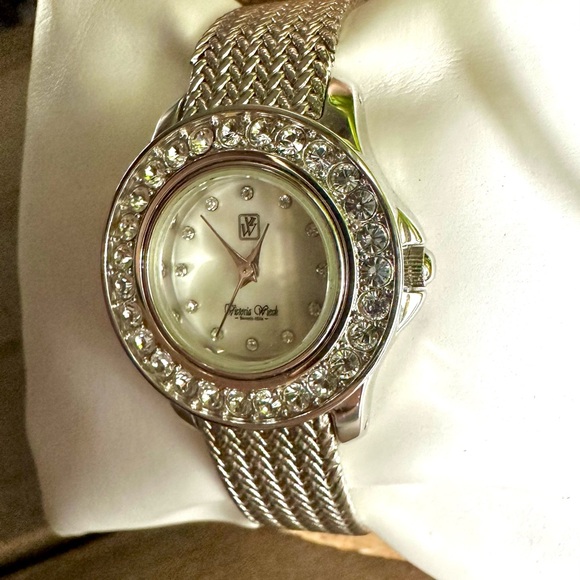Victoria Wieck Dress Watch Beverly Hills, Silver tone, Silver Band Crystal bevel - Picture 5 of 8